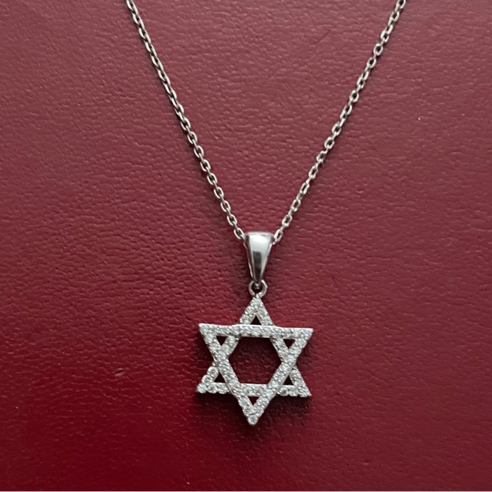 Elegant Sterling Silver Star Pendant Necklace diamond accents